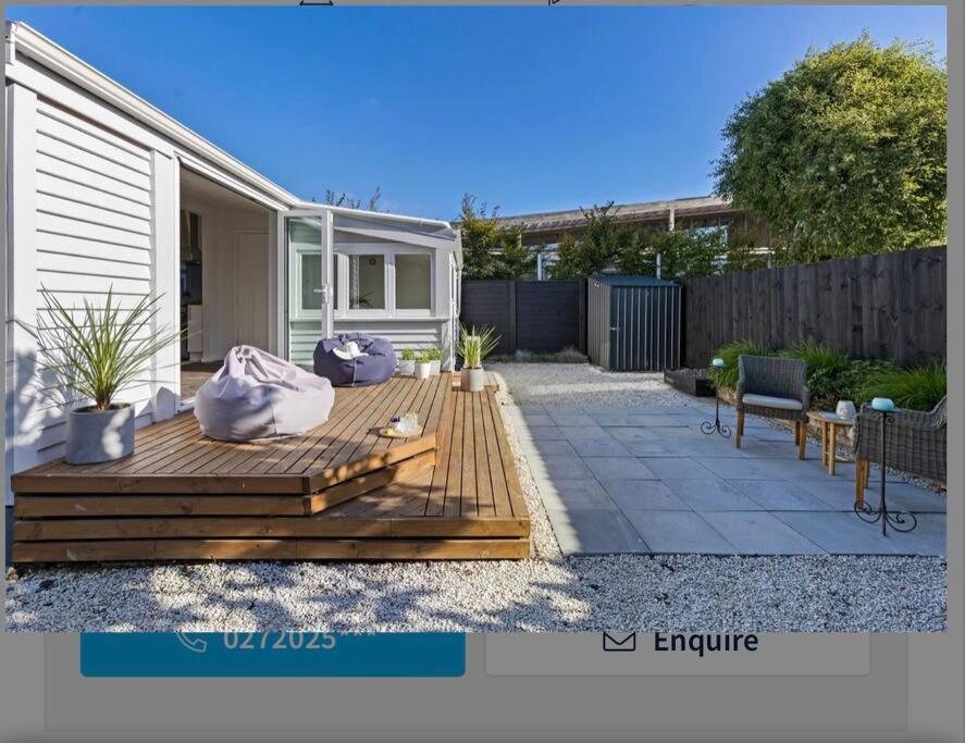 Holiday home Charming Home, 10 Mins From Cbd